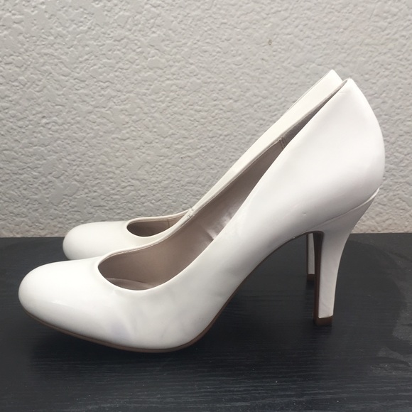 Nine & Co. White Heels size 10m - Picture 5 of 8